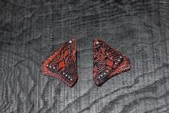 Urushi-Ohrschmuck Flügel, urushi auf Spitzen, Perlchen, Gold 750 und 999